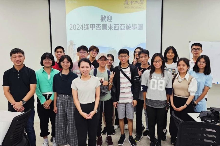 逢甲盃書法比賽創紀錄 馬來西亞學生贏得台灣遊學機會
