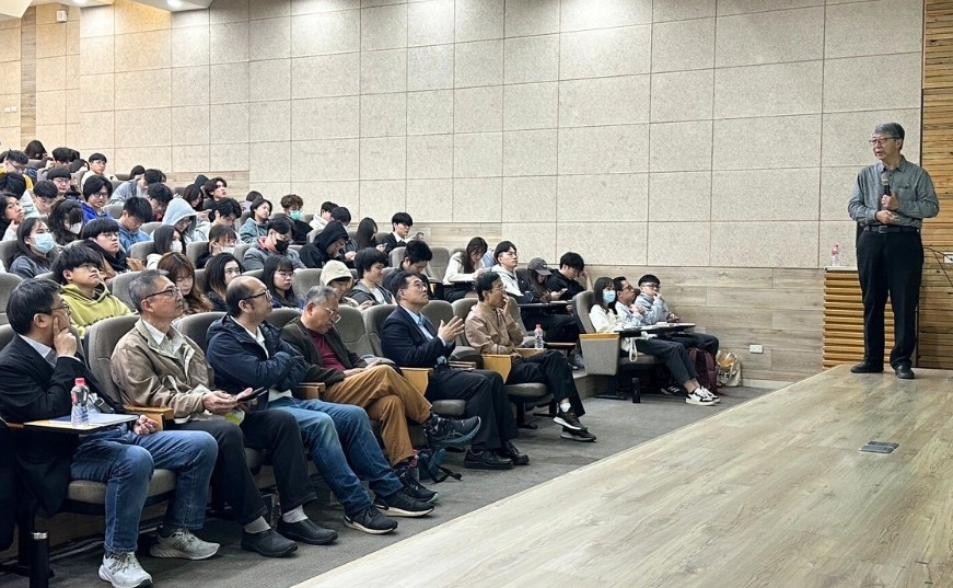 逢甲資電學院專題講座 半導體專家楊光磊講座破解半導體人才密碼，引領未來競爭力