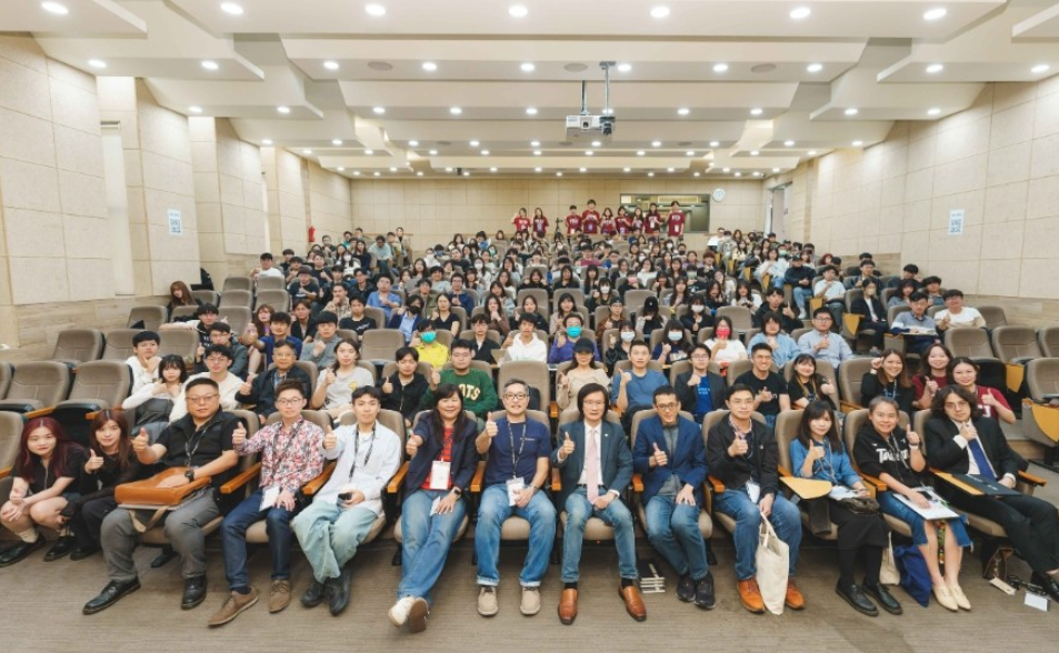 從雲端到AI、從校園到產業 FCU X University AWSome Day 2025深耕雲端人才培育